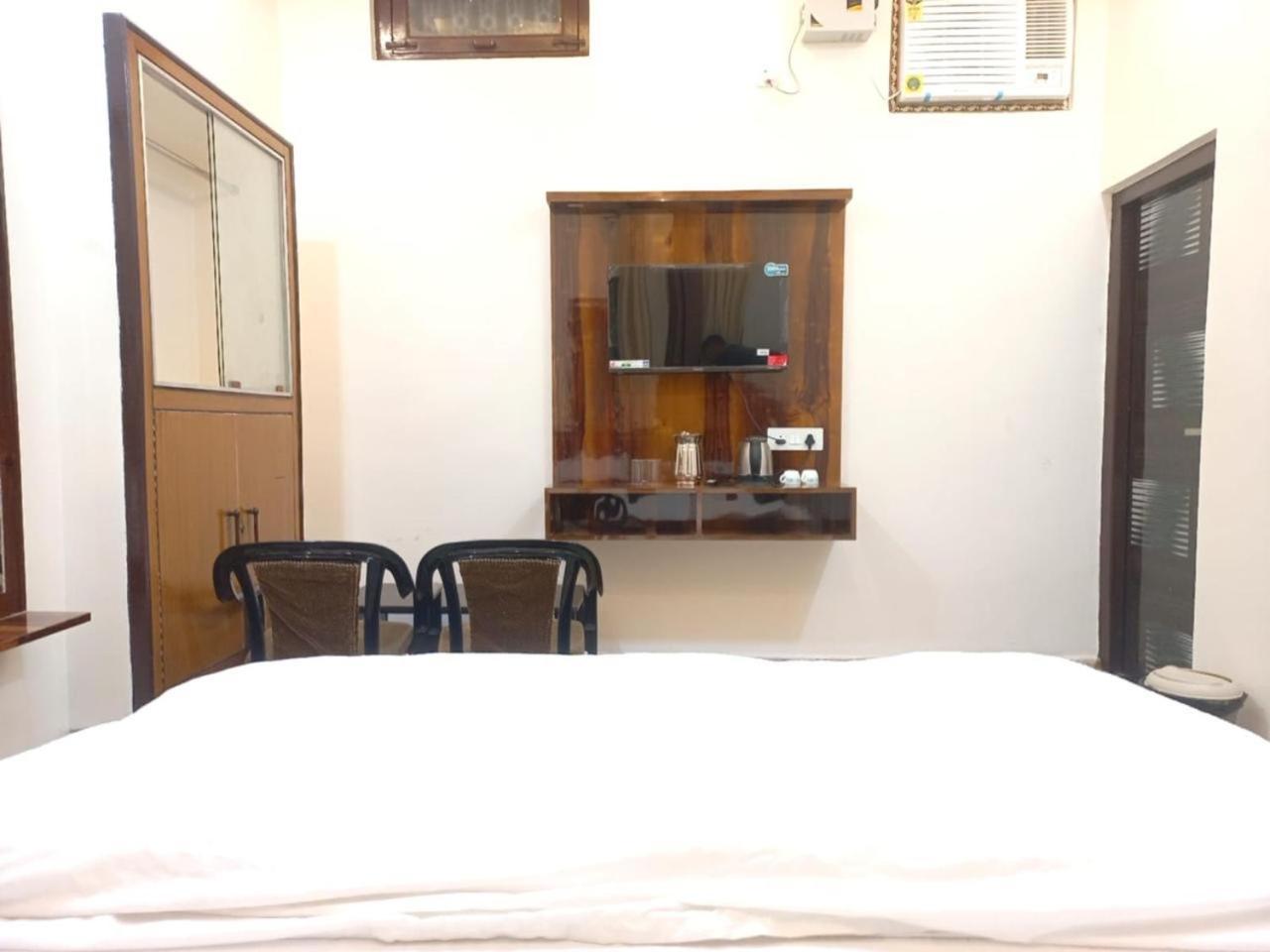 Kalash Guest House Ayodhya 外观 照片