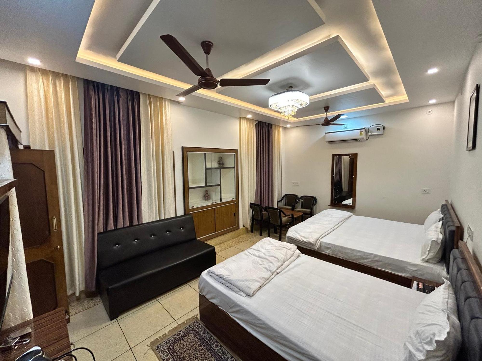Kalash Guest House Ayodhya 外观 照片